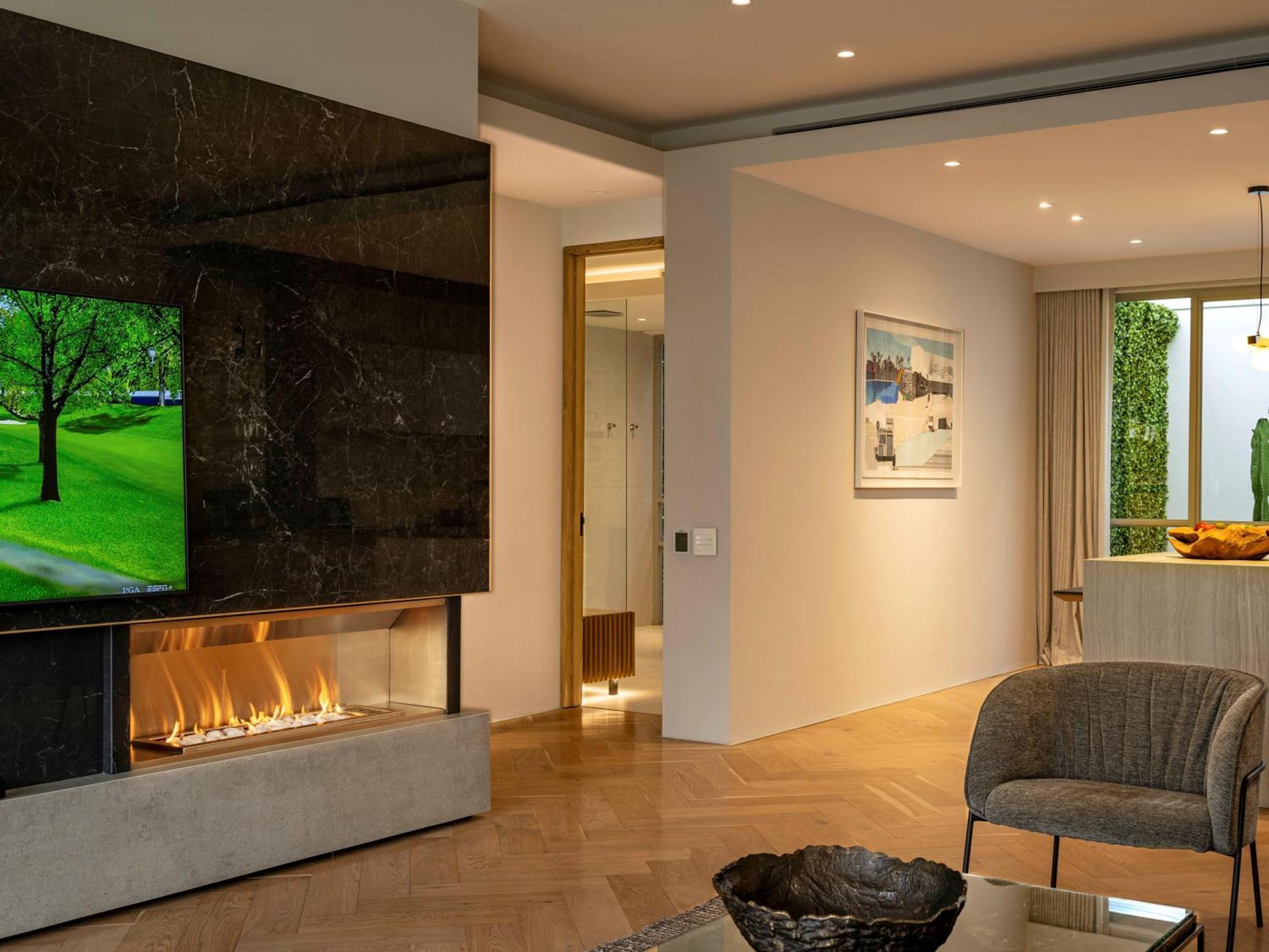South Beach Camps Bay Boutique Hotel Cape Town Bagian luar foto A fireplace with a TV integrated into the wall