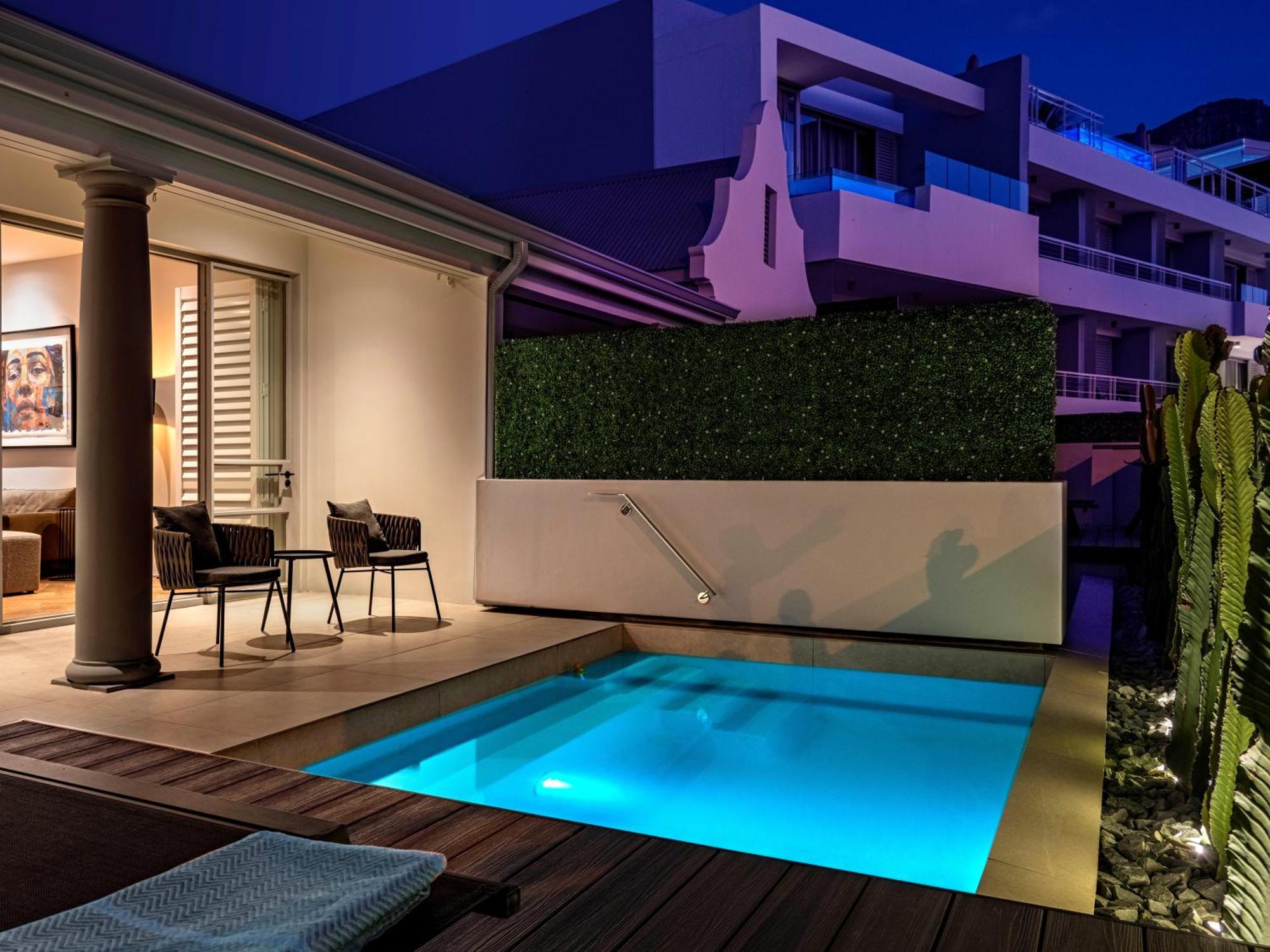 South Beach Camps Bay Boutique Hotel Cape Town Bagian luar foto A private pool at a hotel