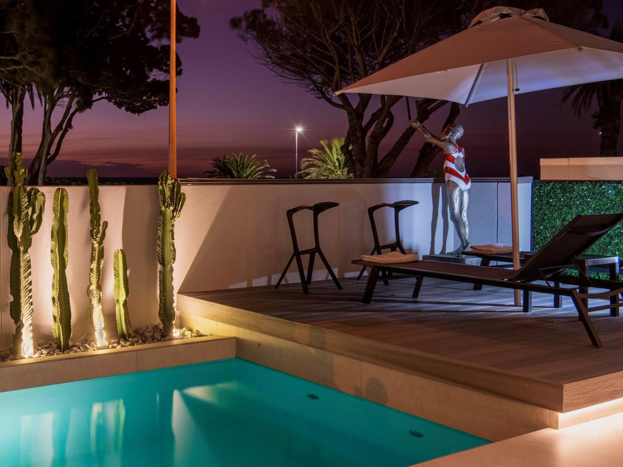 South Beach Camps Bay Boutique Hotel Cape Town Bagian luar foto The pool at the hotel