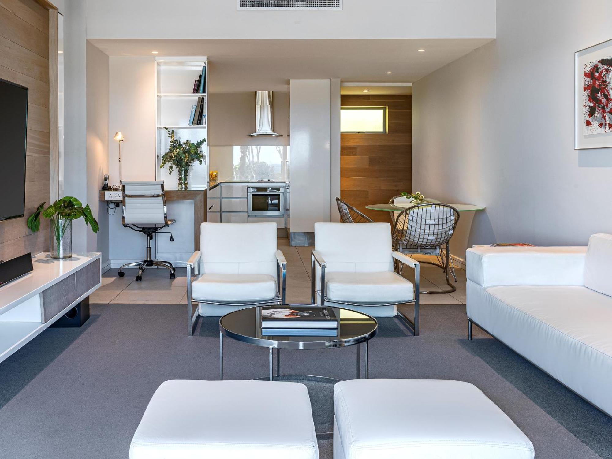 South Beach Camps Bay Boutique Hotel Cape Town Bagian luar foto A suite at the W