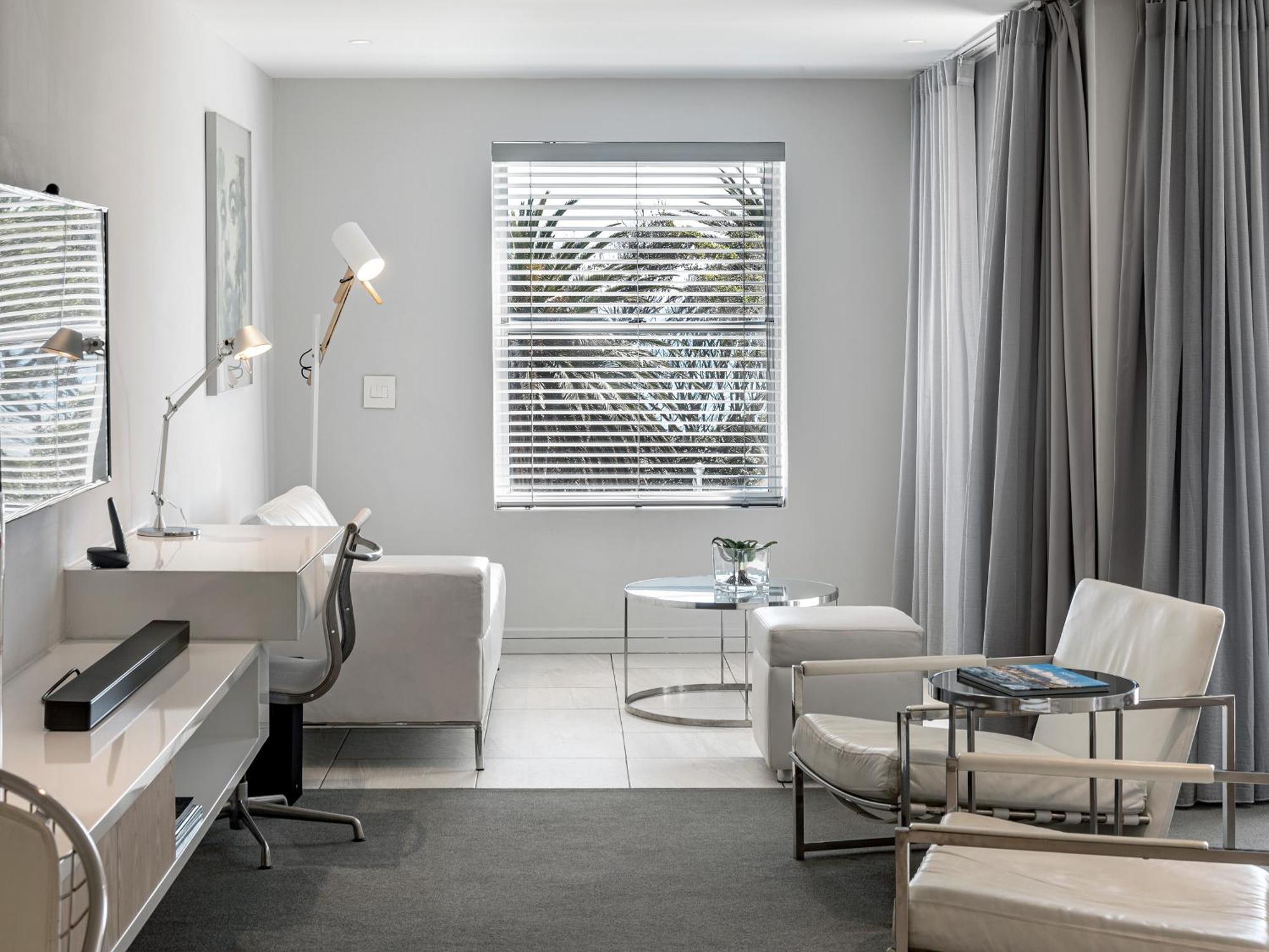 South Beach Camps Bay Boutique Hotel Cape Town Ruang foto A typical office at the clinic