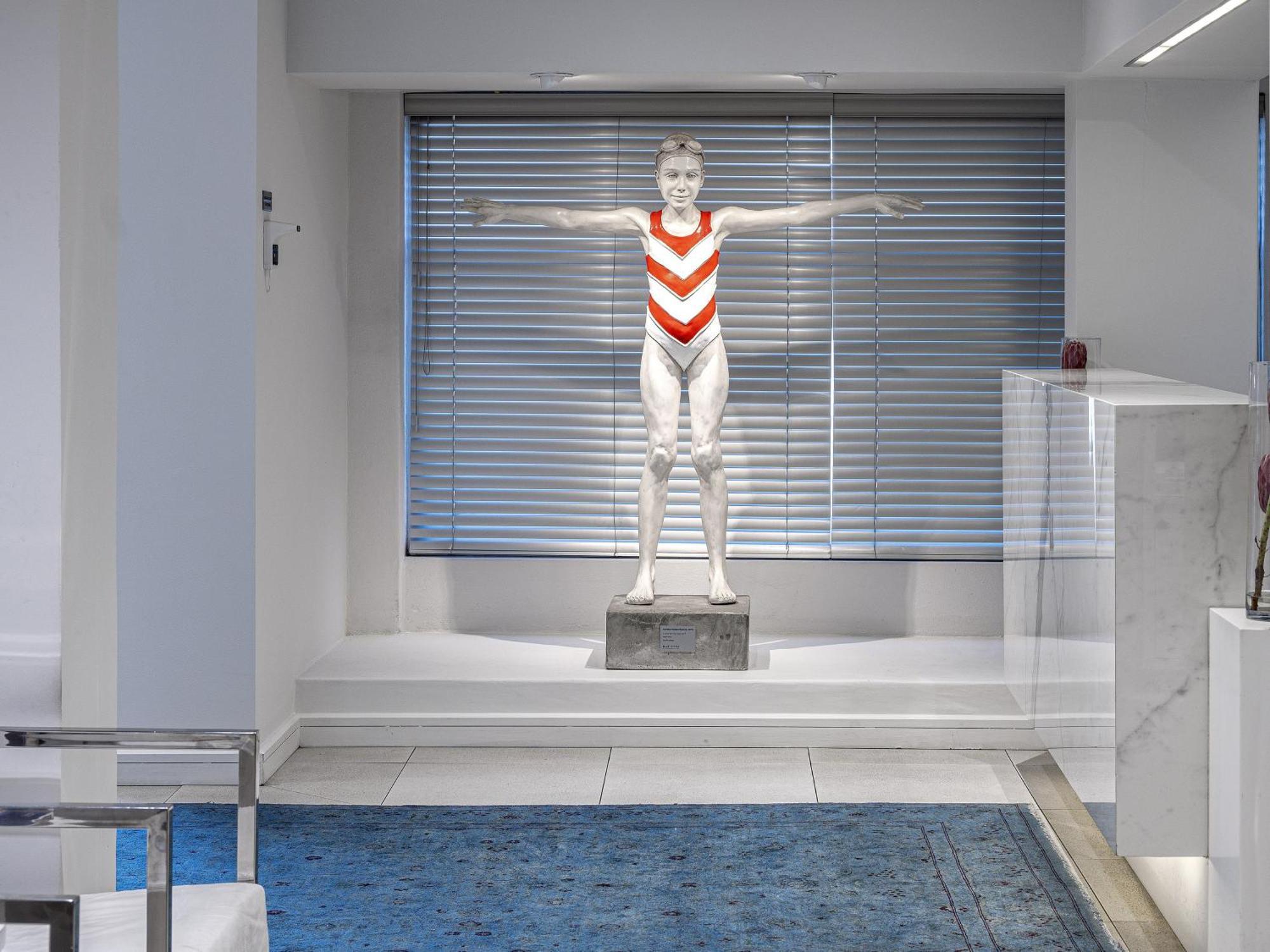 South Beach Camps Bay Boutique Hotel Cape Town Bagian luar foto The sculpture of the swimmer